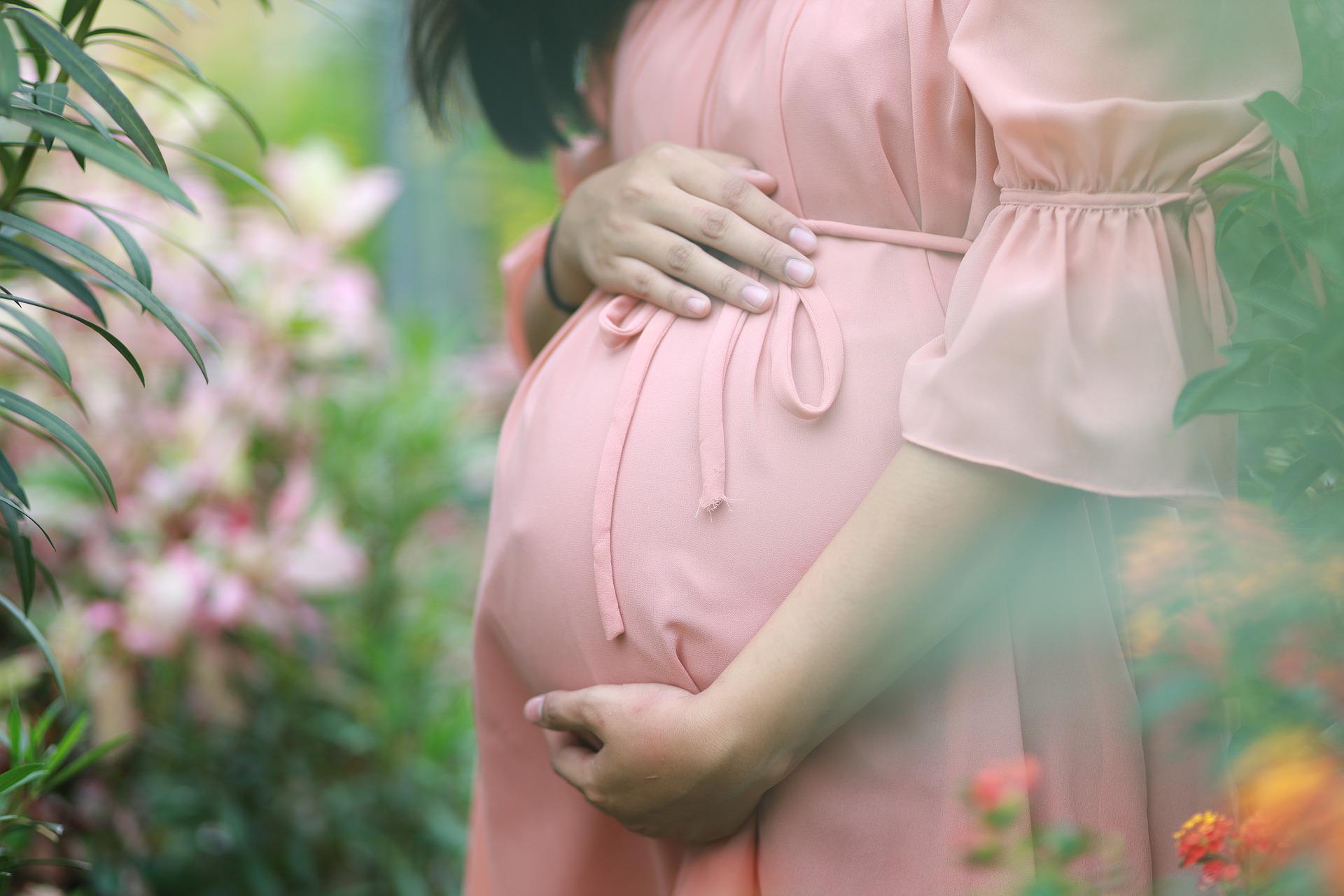Les vêtements de grossesse : comment s'habiller enceinte